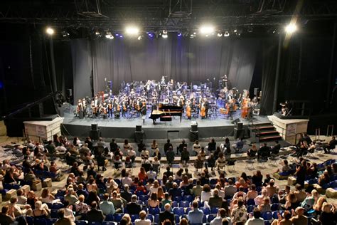 İntibah'ın İstanbul Konseri: Bir Gece Şarkı, Dans ve Afrika Ritmleriyle Doldu!